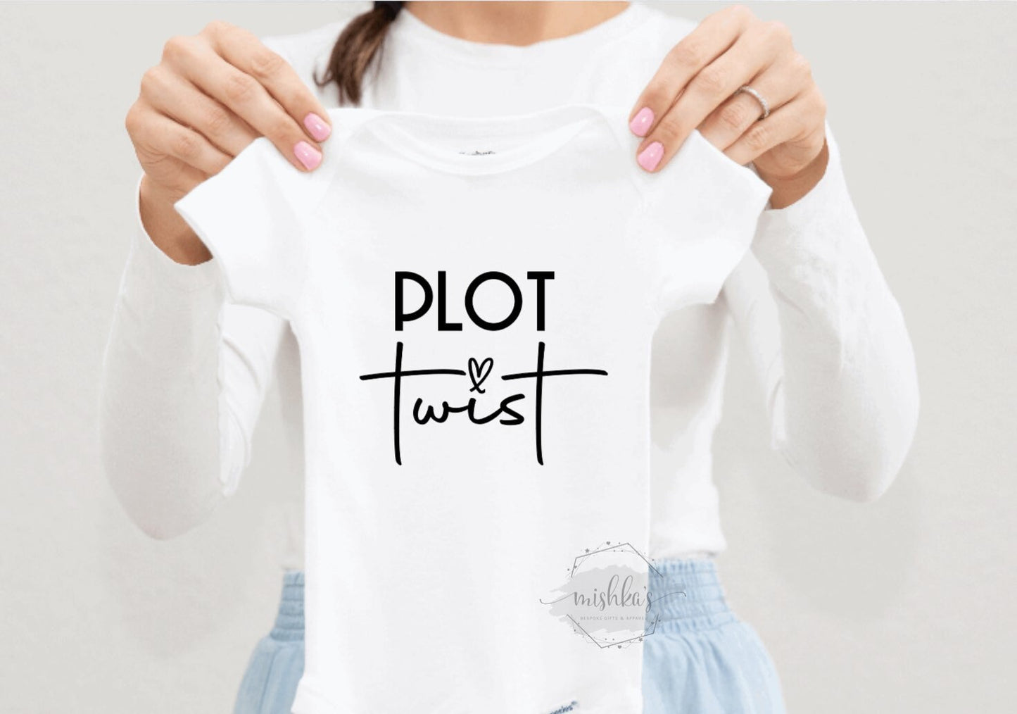 Plot Twist Pregnancy Announcement Onesies| Pregnancy Announcement Baby Onesies| Custom Baby Bodysuit | Personalised Reveal Outfit